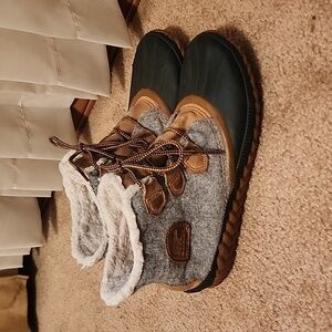 Sorel Out N About Boots Color Black gray and Tan Size W 8.5